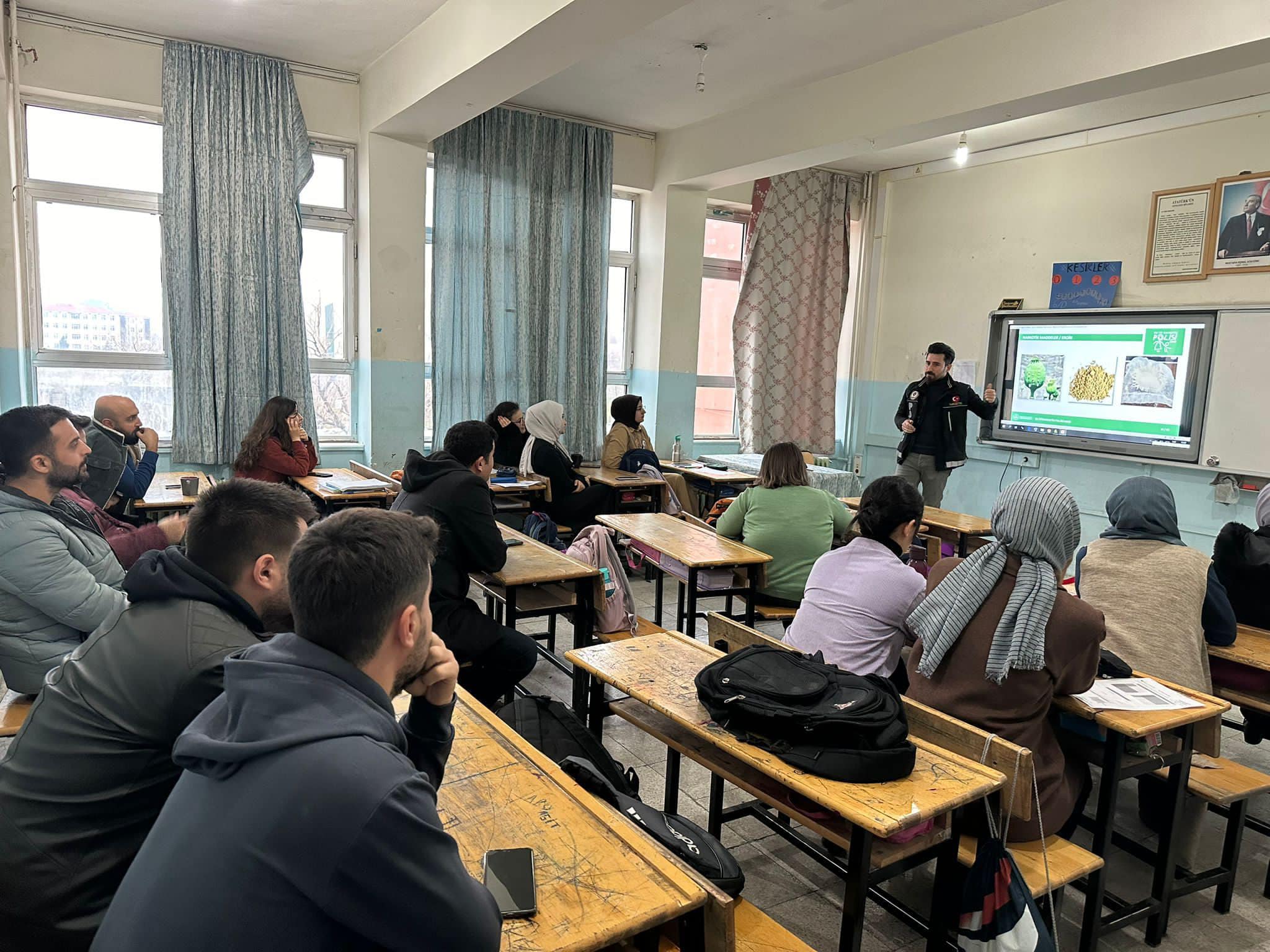 Uyuşturucu ve bağımlılıkla ilgili bilgilendirme faaliyetleri gerçekleştirildi