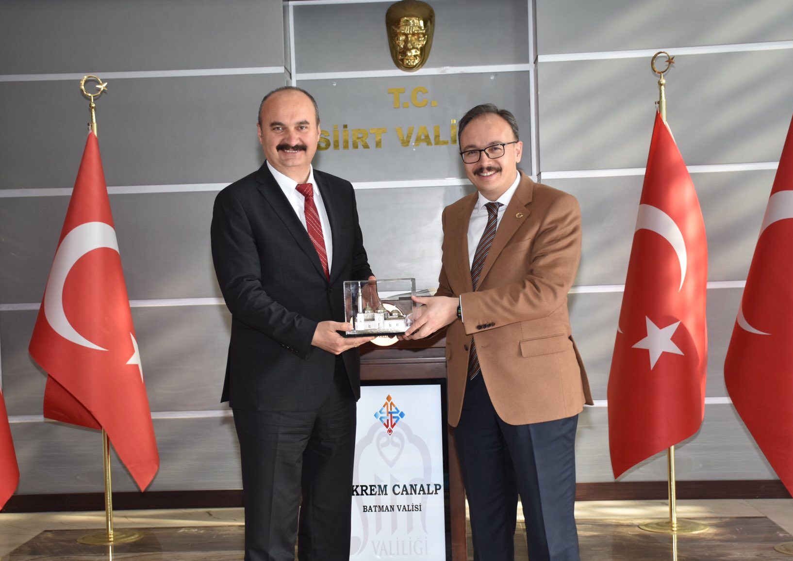 Vali Canalp’tan Siirt Valisine ziyaret