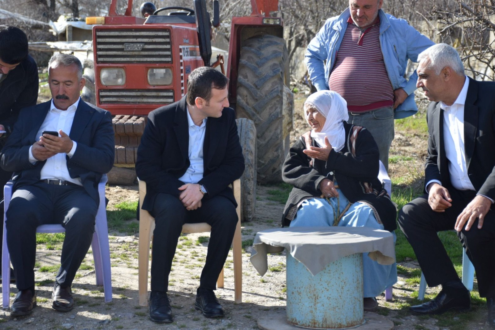 100 yaşında olan ninenin doğum gününü kutladı