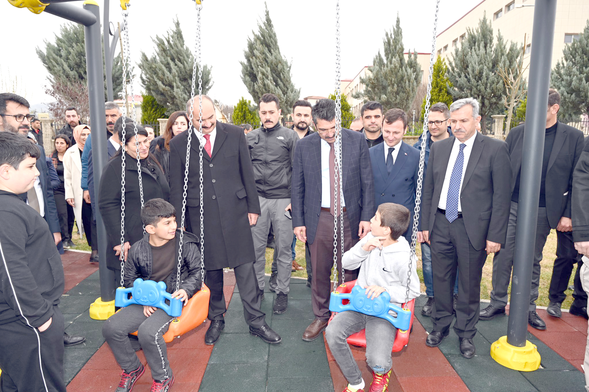 Vali Canalp ve Nasıroğlu Kozluk’ta açılışlara katıldı