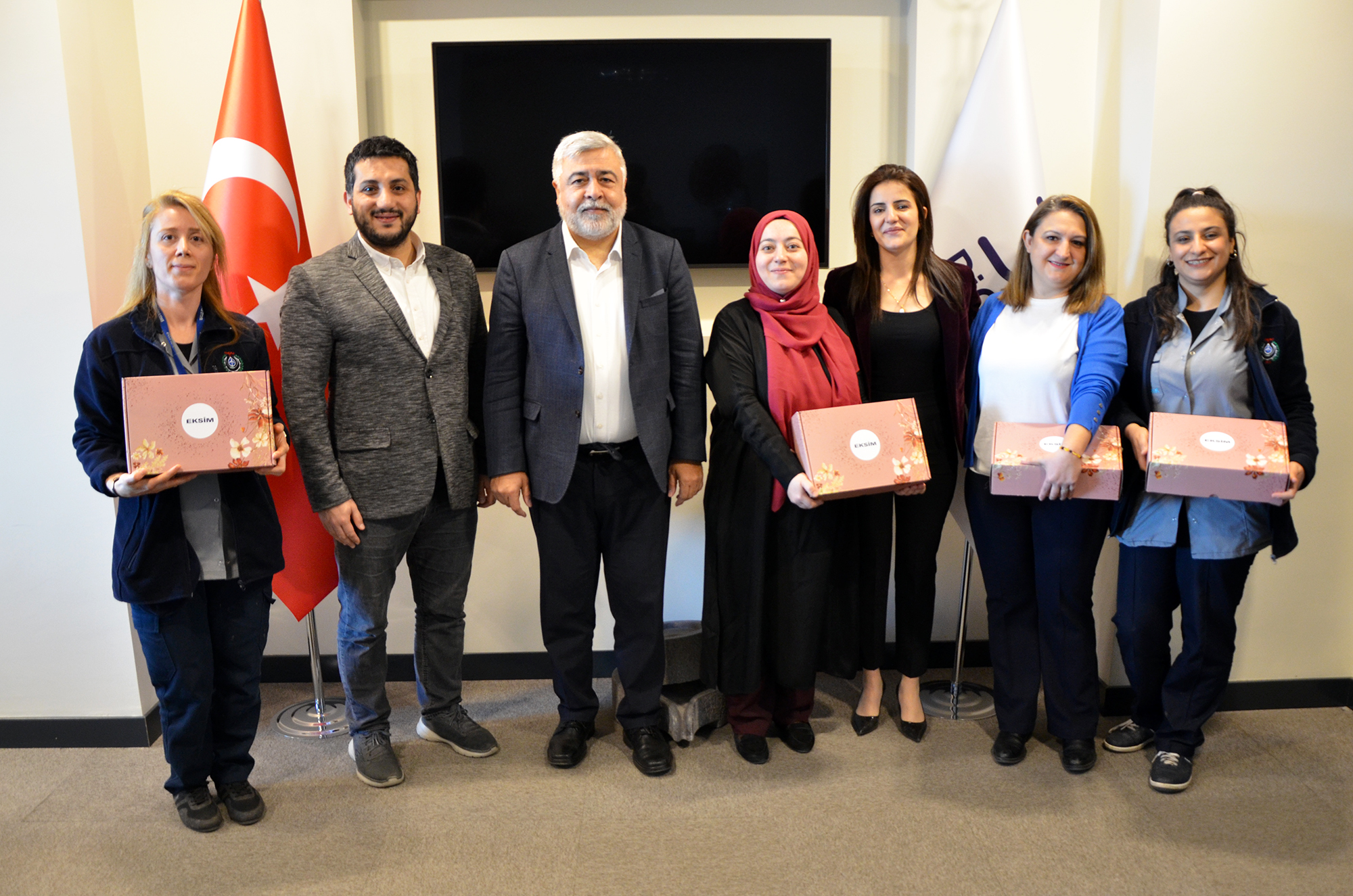 Dicle Elektrik’te 8 Mart Coşkusu