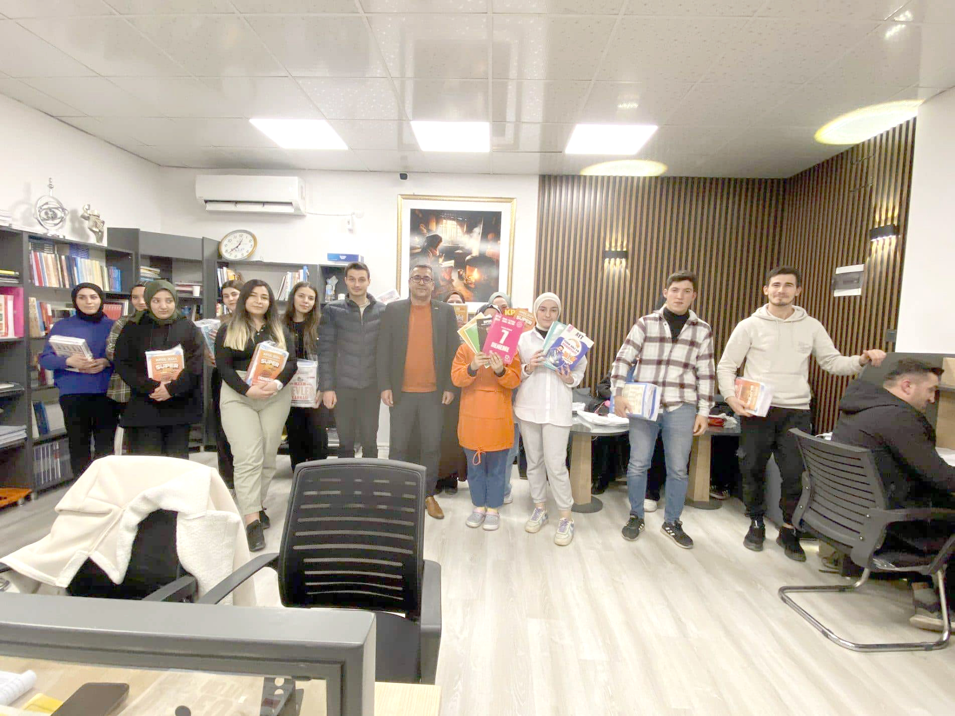 KPSS, Üniversite ve LGS’ye hazırlanan öğrencilere kaynak desteği