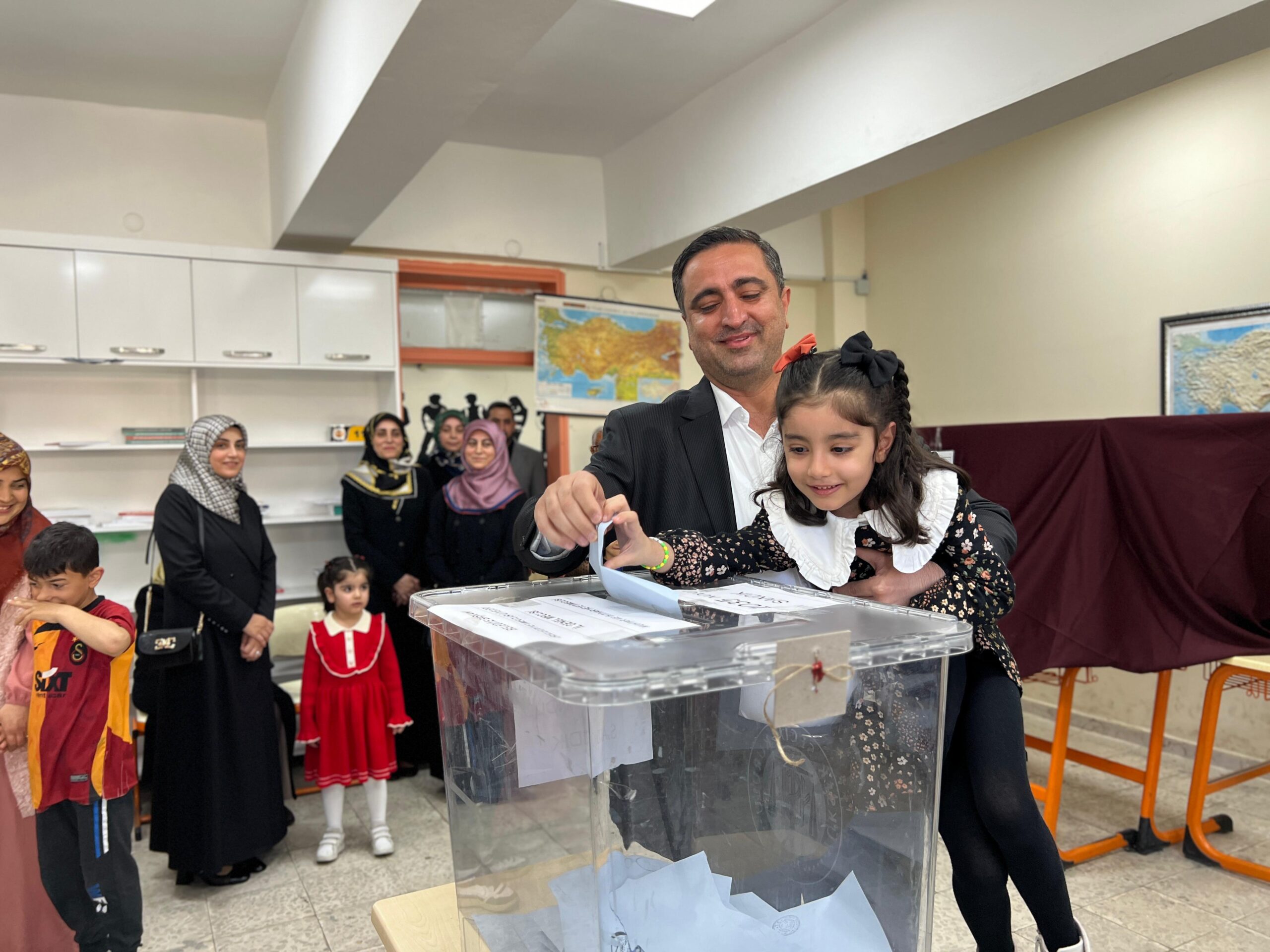 HÜDA PAR Batman Belediyesi Başkan adayı Ramanlı oyunu kullandı