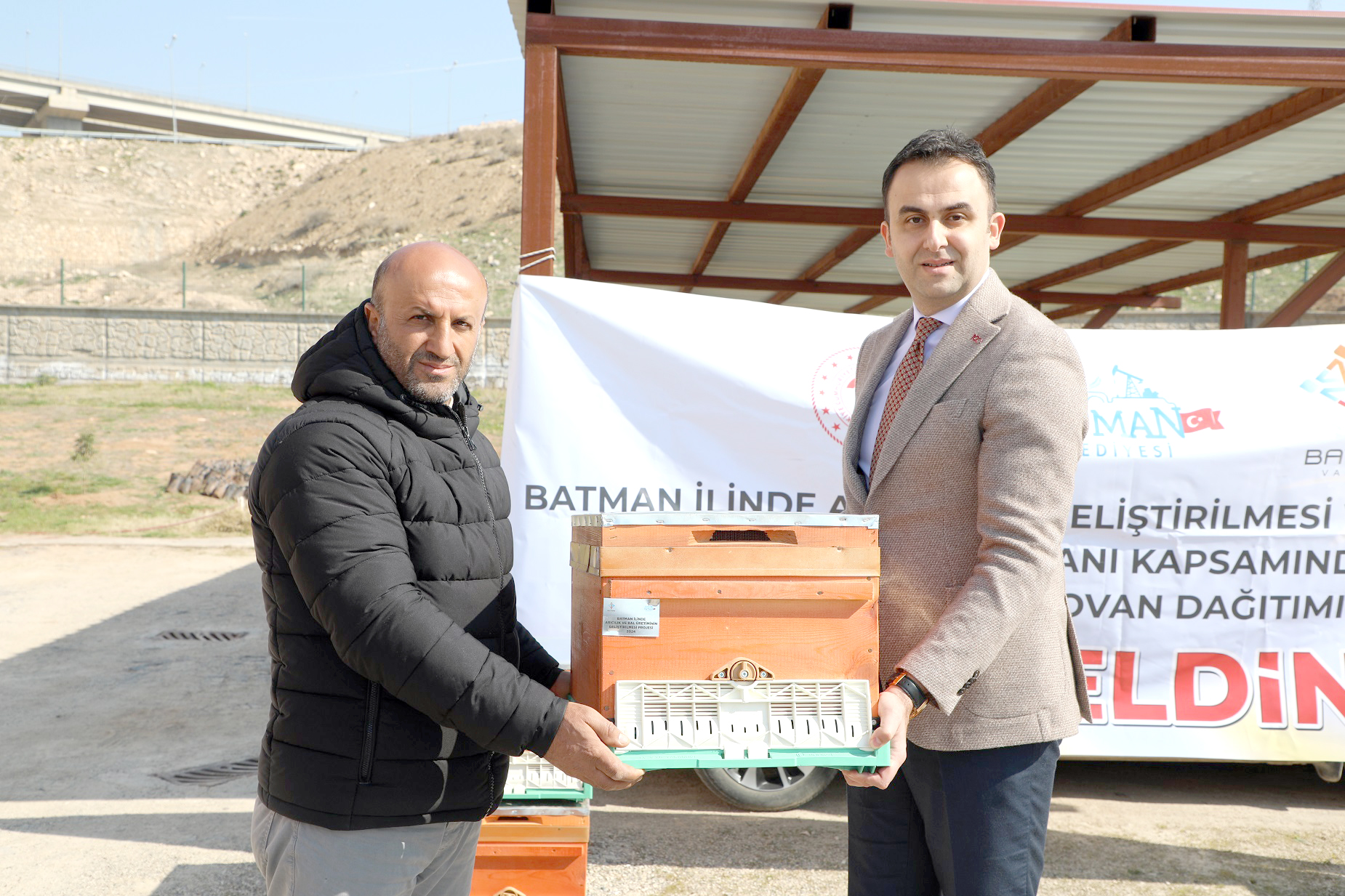 Arıcılara 50 adet kovan dağıtıldı