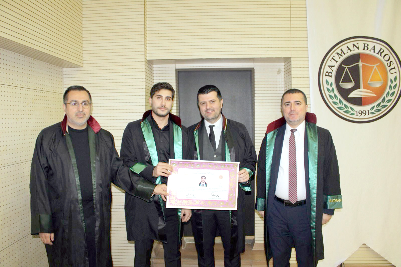 Avukatlık mesleğine başladı