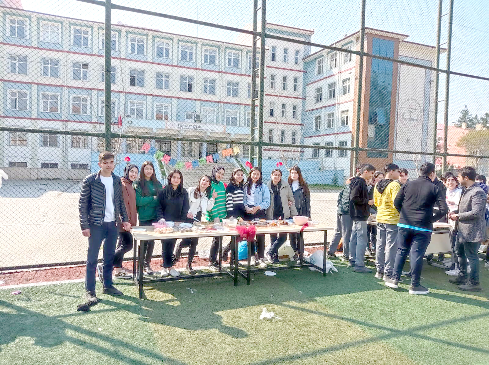 Batman Lisesi Öğrencileri Kermes Düzenledi