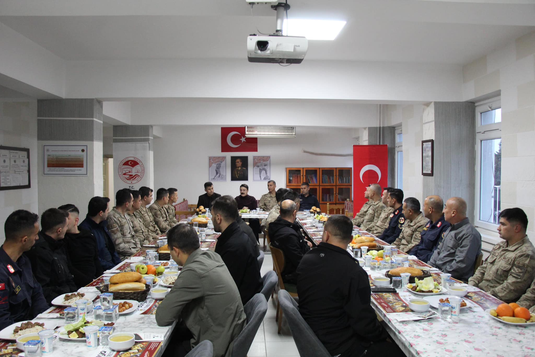 Kaymakam Yılmaz Jandarma mensuplarıyla iftar yemeğinde buluştu