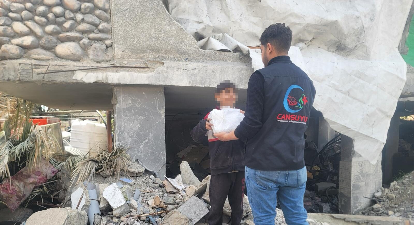 Cansuyu, Türkiye’de ve Dünyadaki muhtaçlara ulaştırmaya devam ediyor