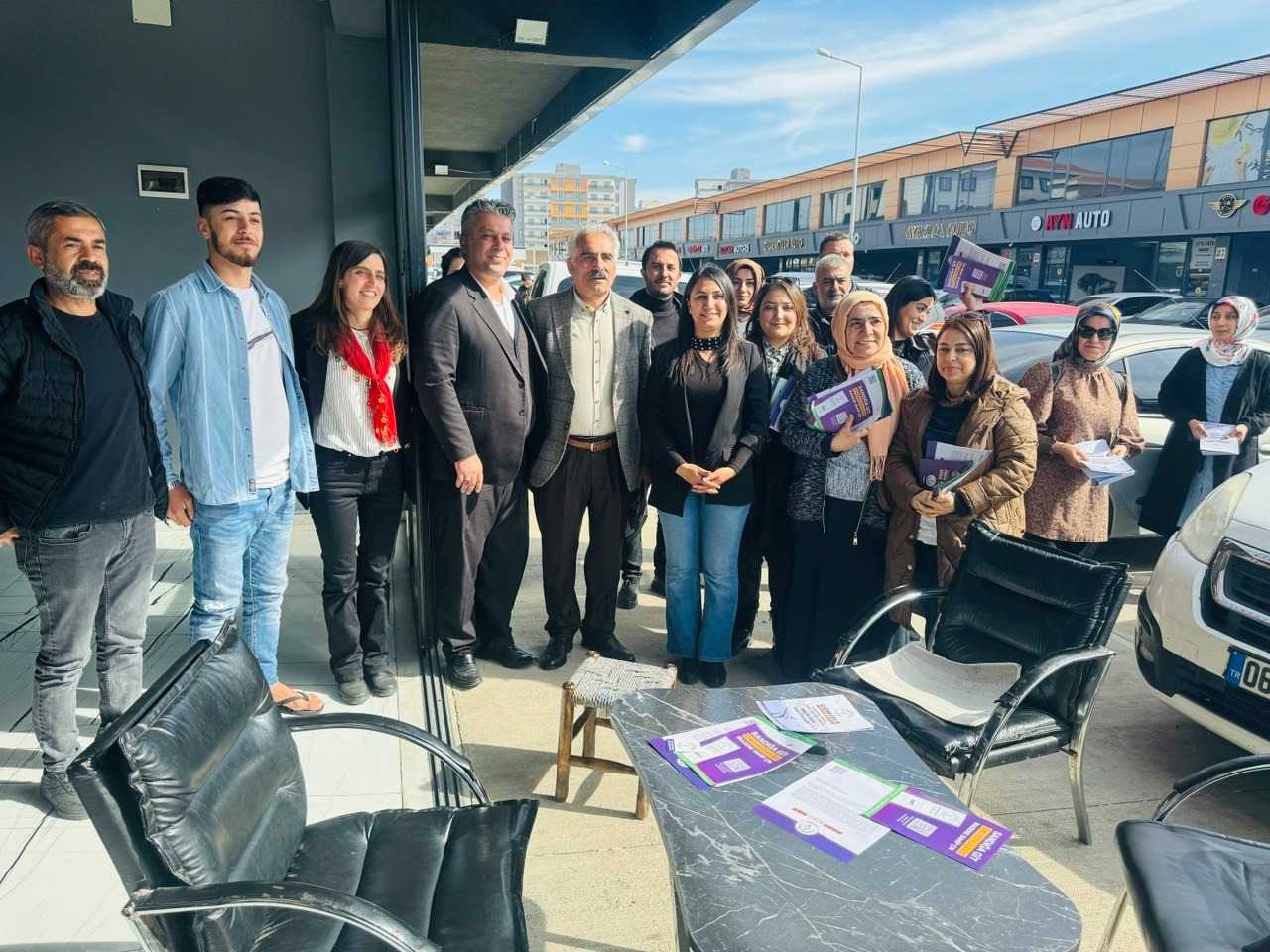DEM heyeti Auto Store ve Yurttaşlar Galericilerleydi