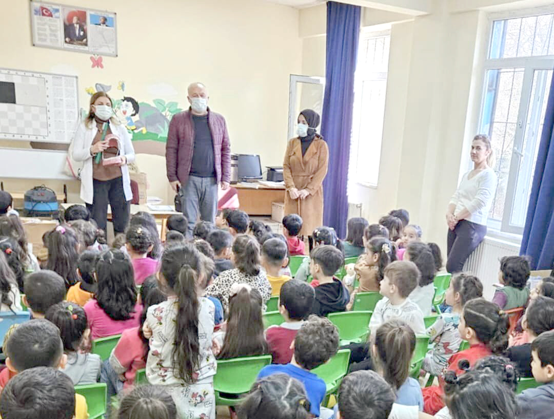 Öğrencilere diş sağlığı eğitimi