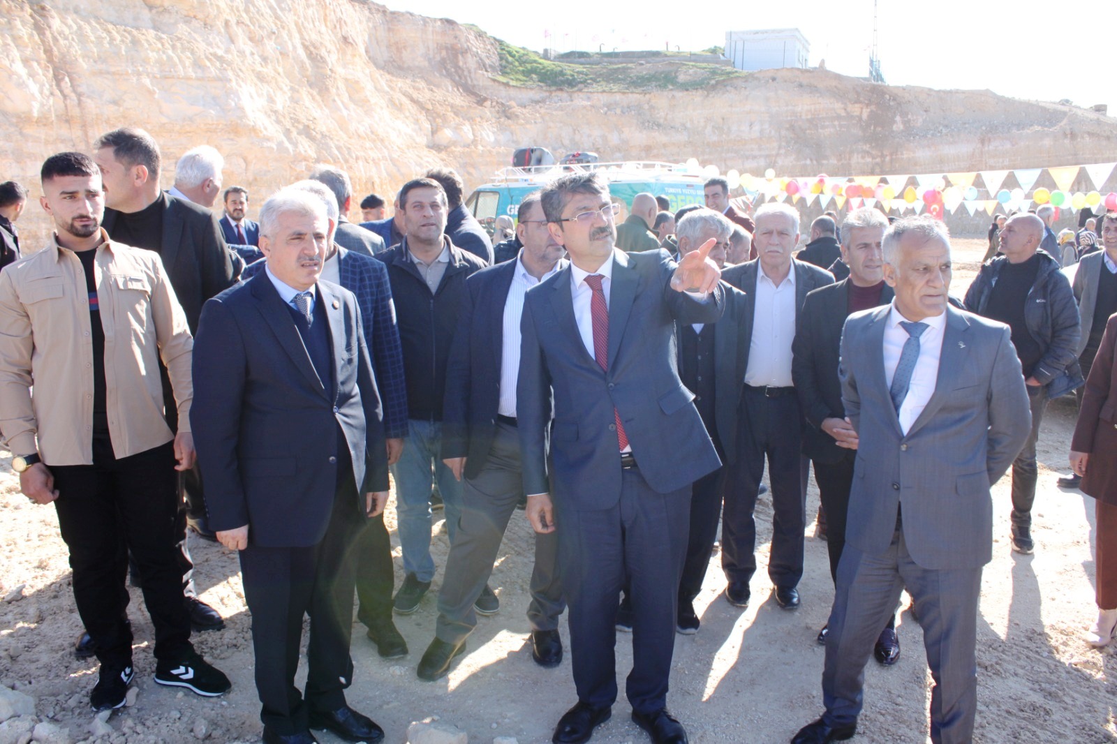 Gercüş’te doğalgaz çalışmalarını yerinde inceledi