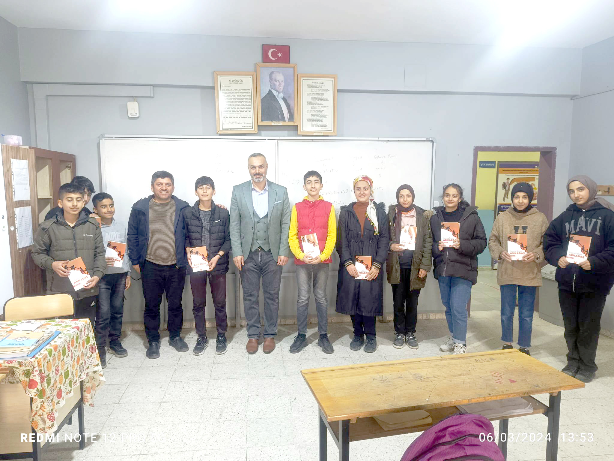 Özmen, köy okulunda iyilik yolcularını anlattı