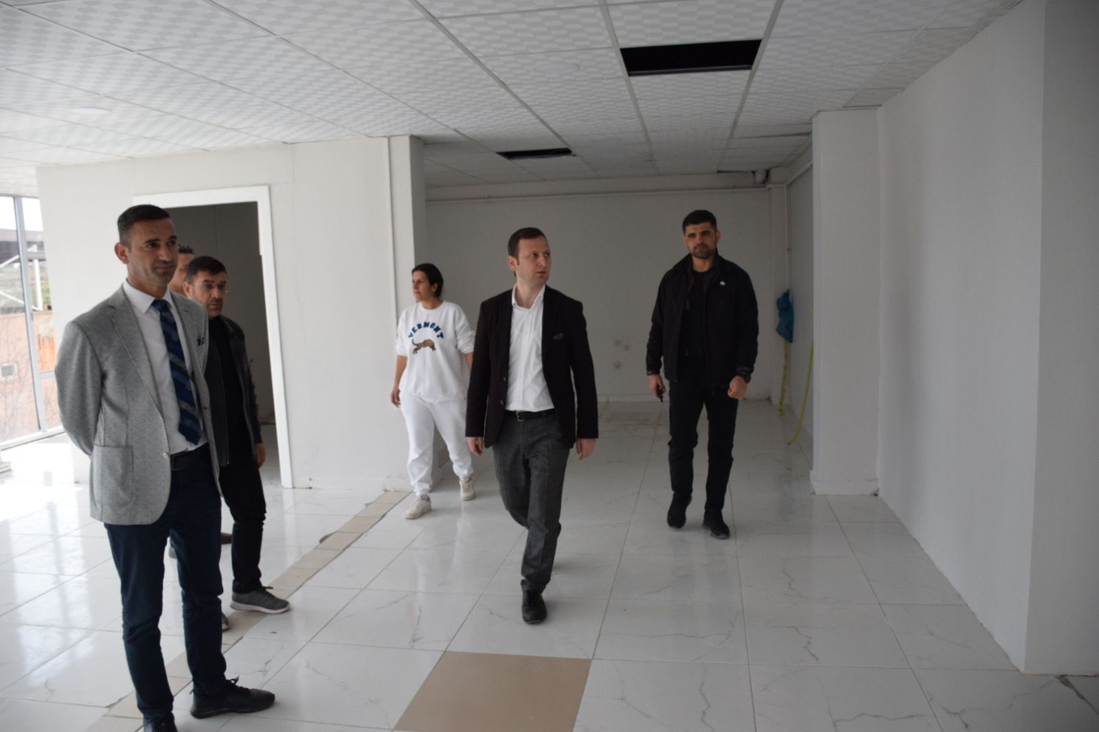 Kadın kooperatif restoranında incelemelerde bulundu