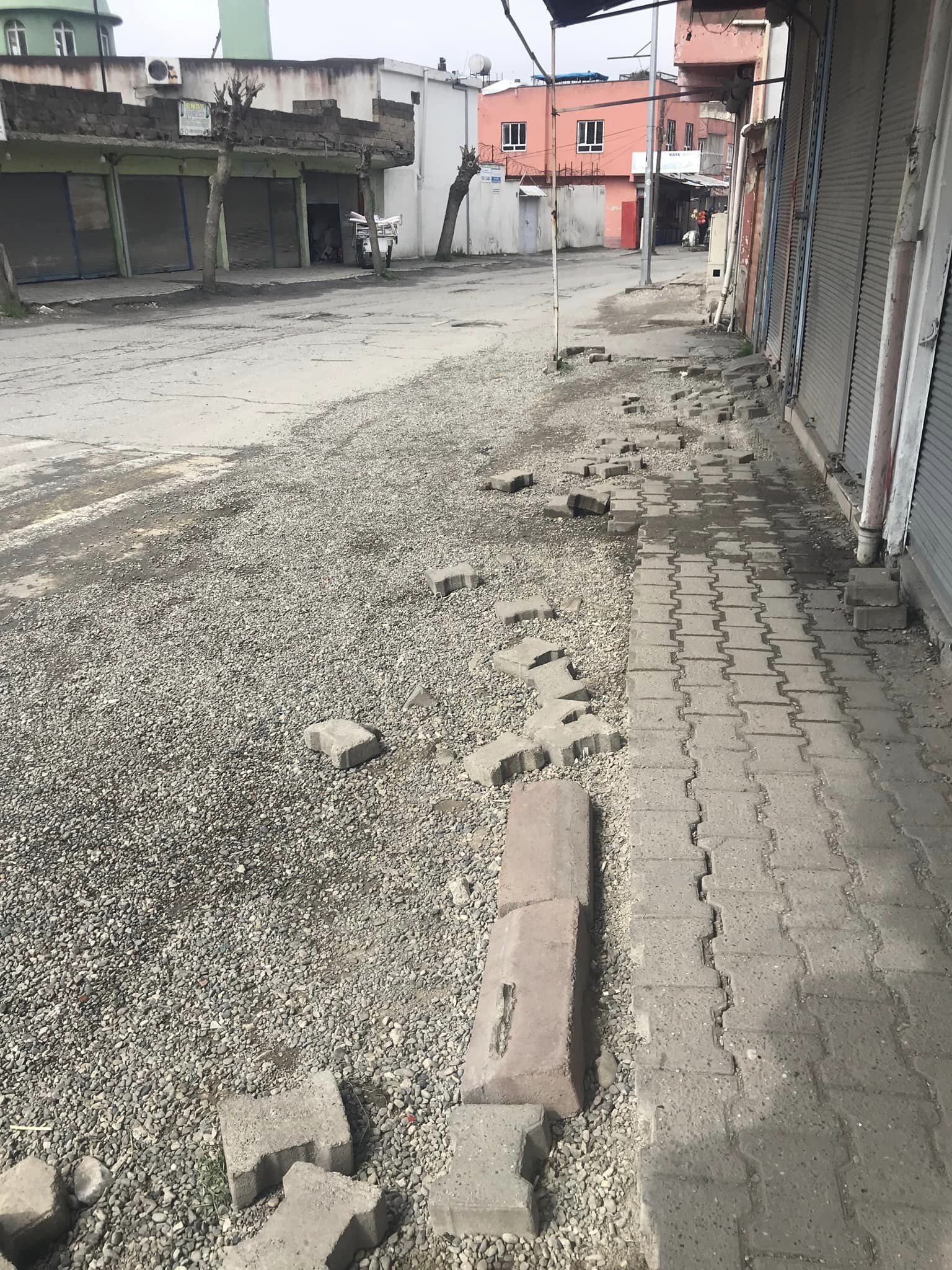 Mahalle sakinleri kaldırım istiyor