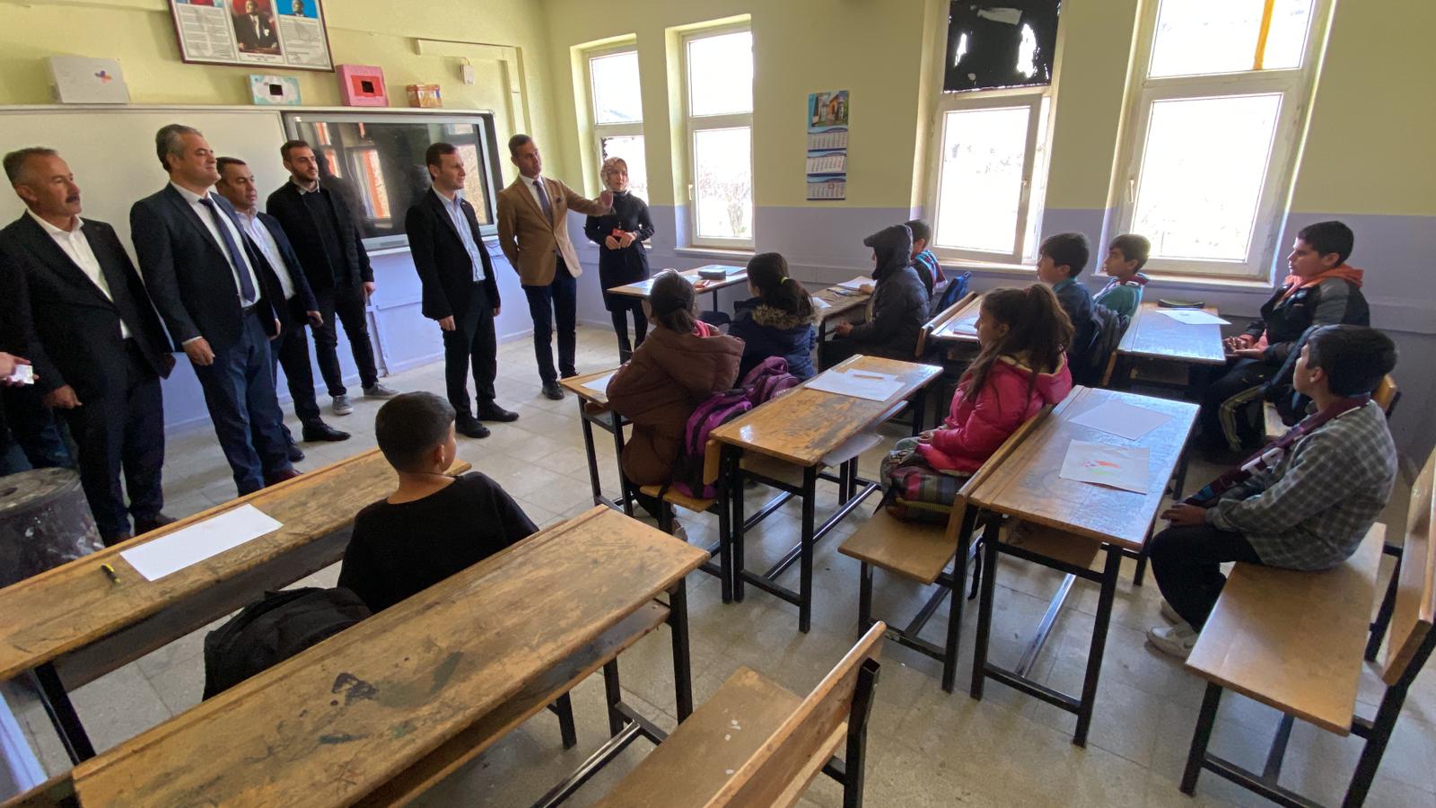 Kaletepe ilk/ortaokulunu ziyaret etti