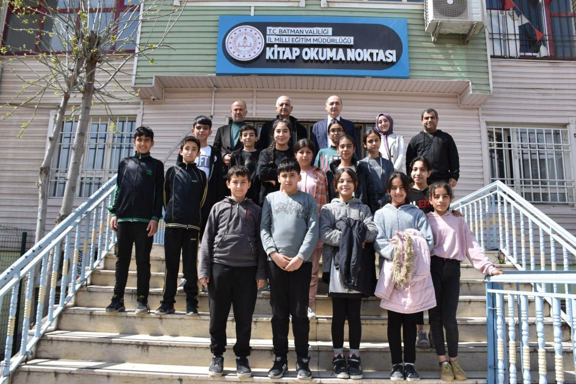 Kitap Okuma Noktasında öğrencilerle buluştu