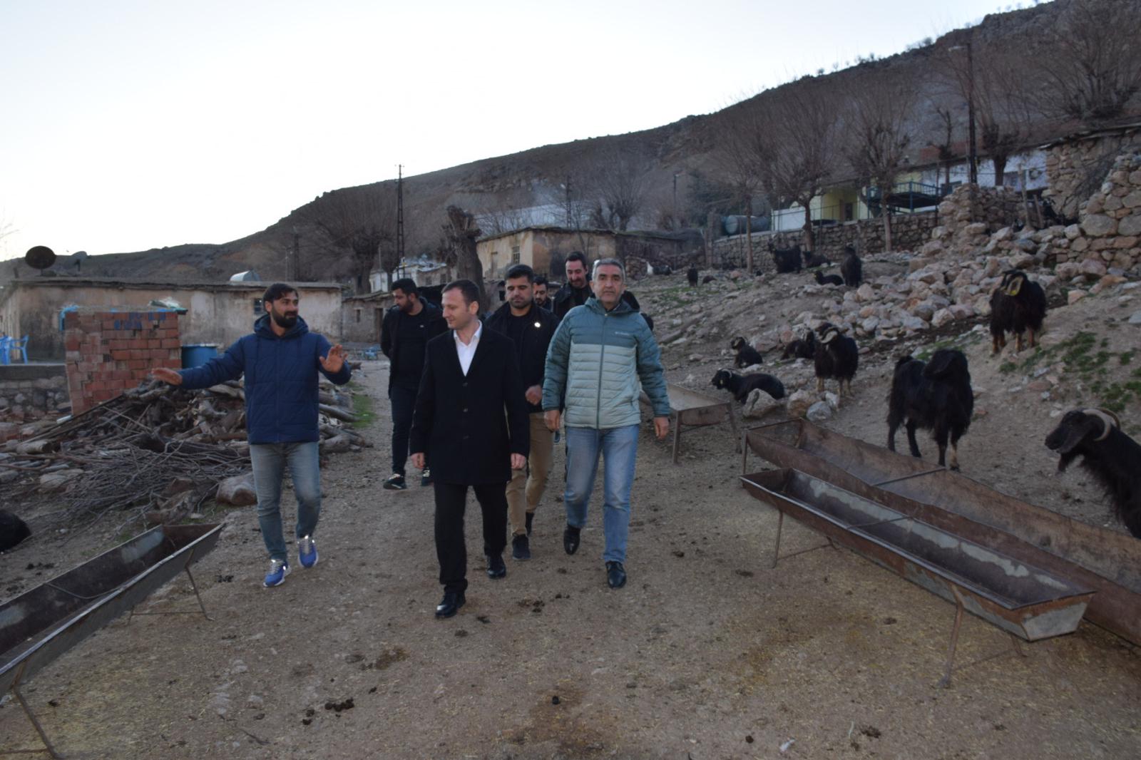 Köprübaşı mahallesini ziyaret etti