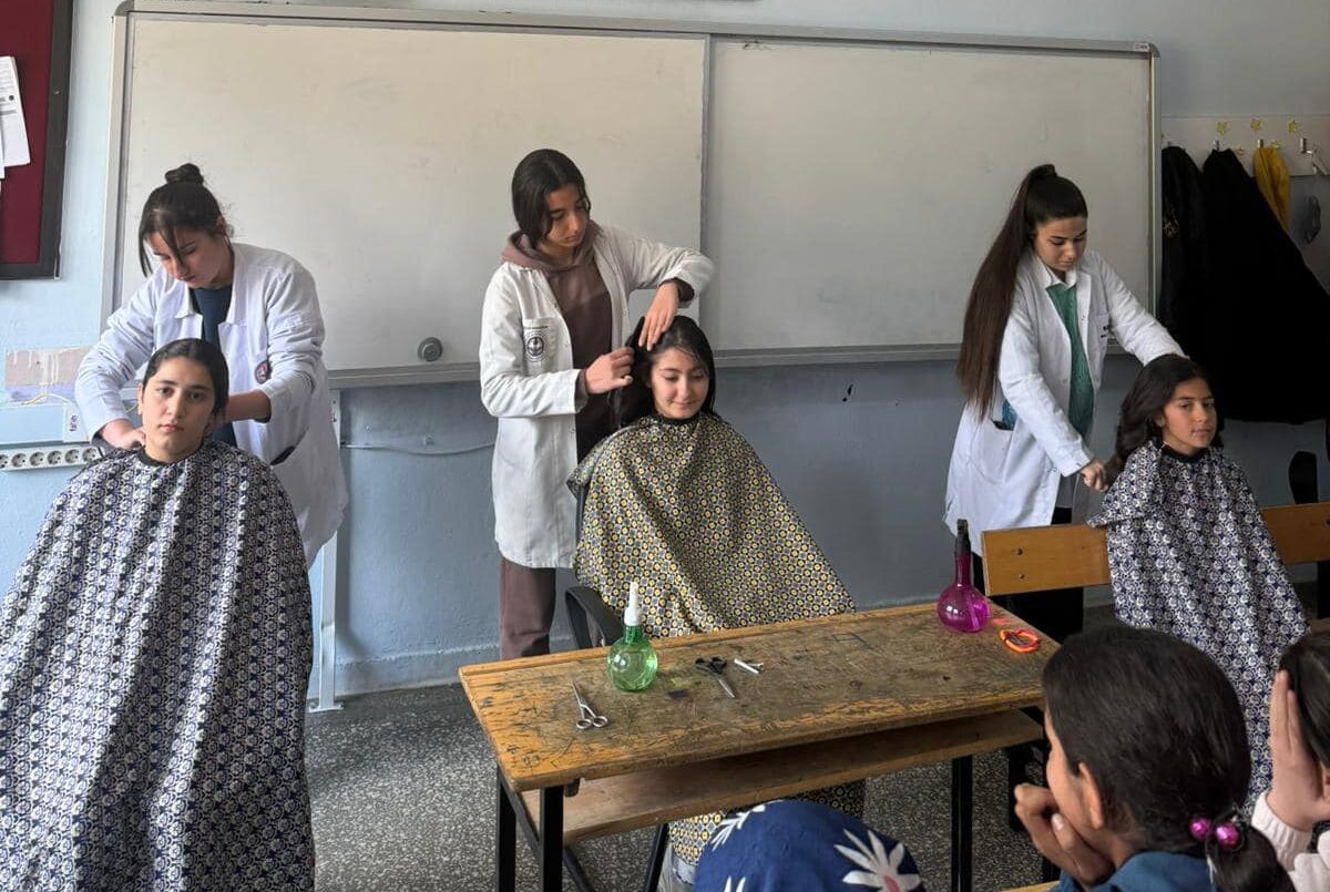 Kozluk Meslek Lisesi öğrencileri “hayata dokunuyor”