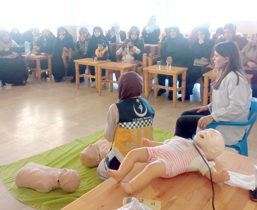 Kur’an kursu kursiyerlerine acil yardım eğitimi verildi