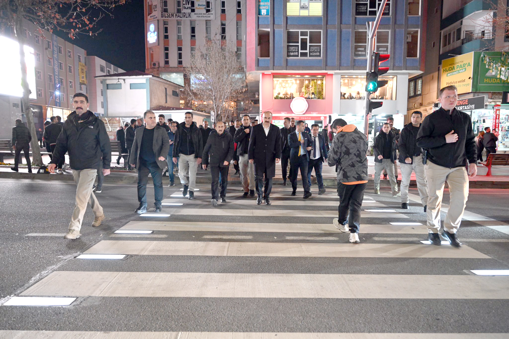 Yaya güvenliği için Led ışıklı geçitler