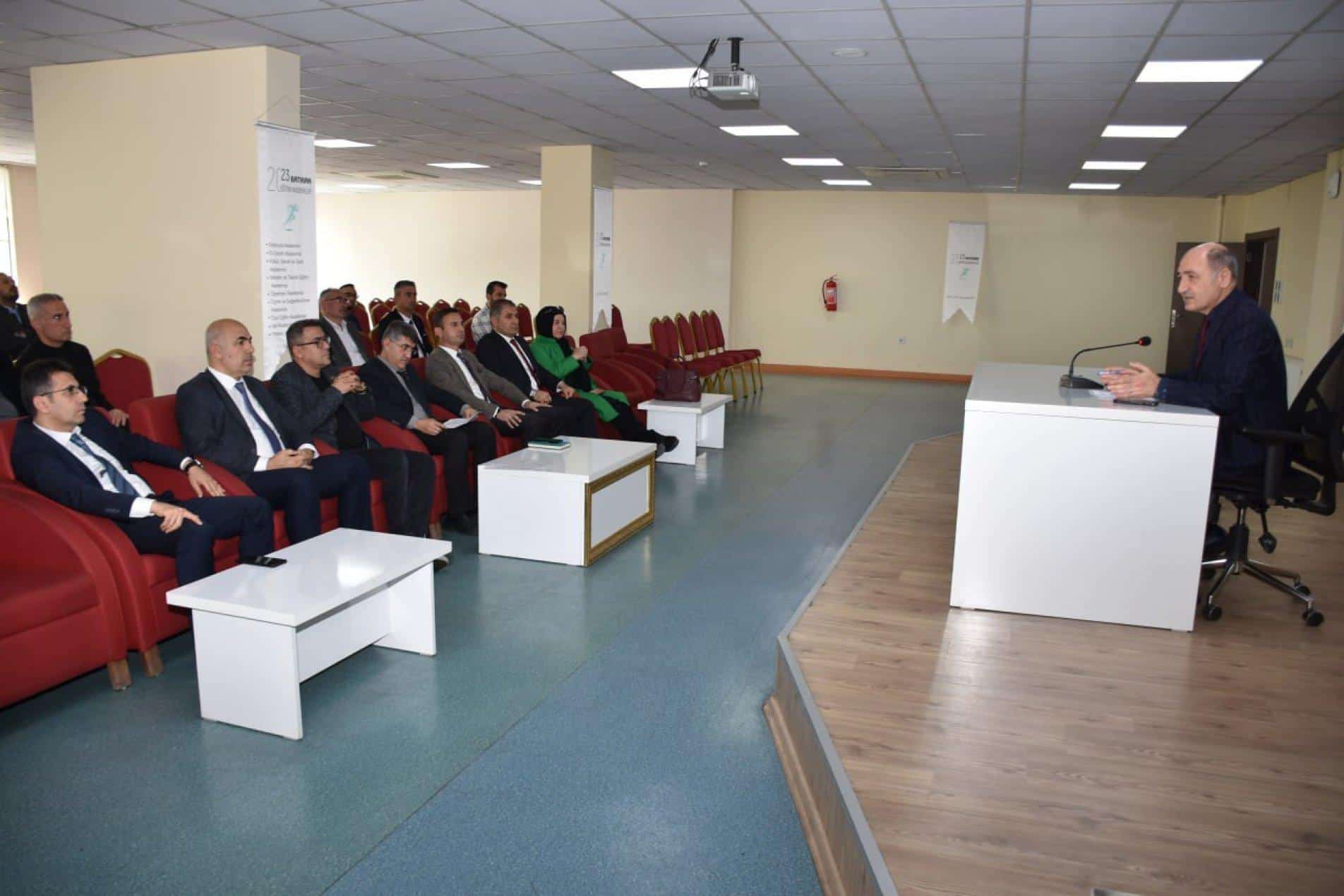 Mesleki eğitimde devamsızlık bilgilendirme ve değerlendirme toplantısı yapıldı