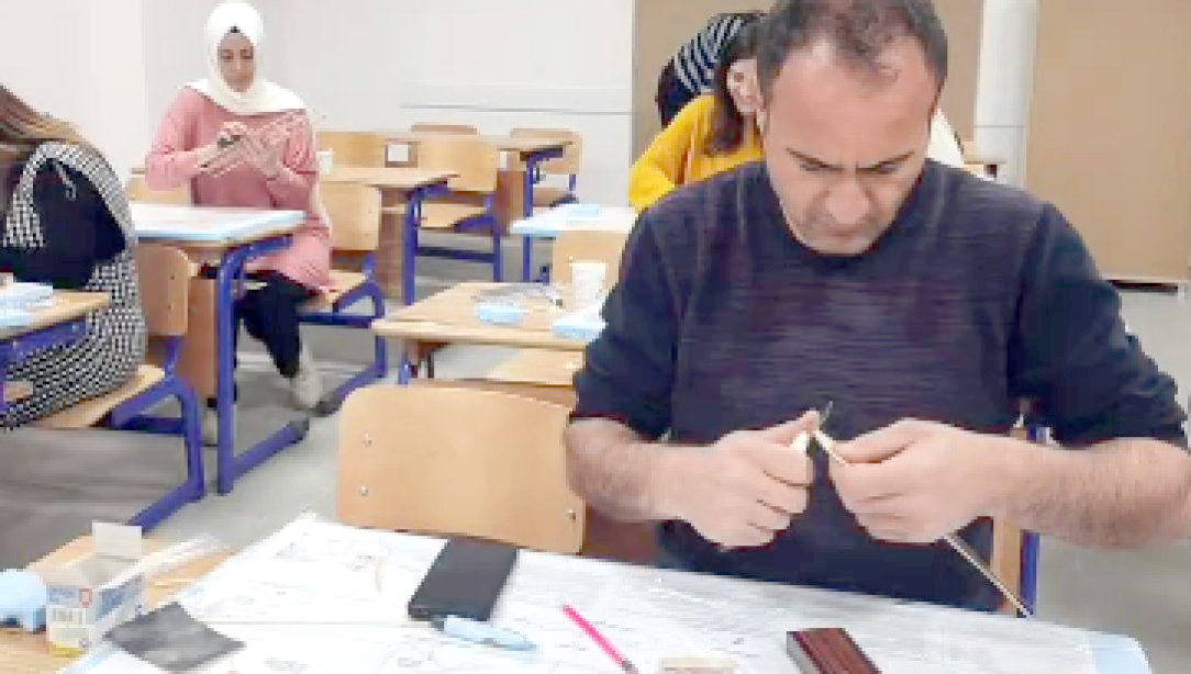 Sason Öğretmen Model Uçağı Yapımı Topluluğunu ziyaret etti