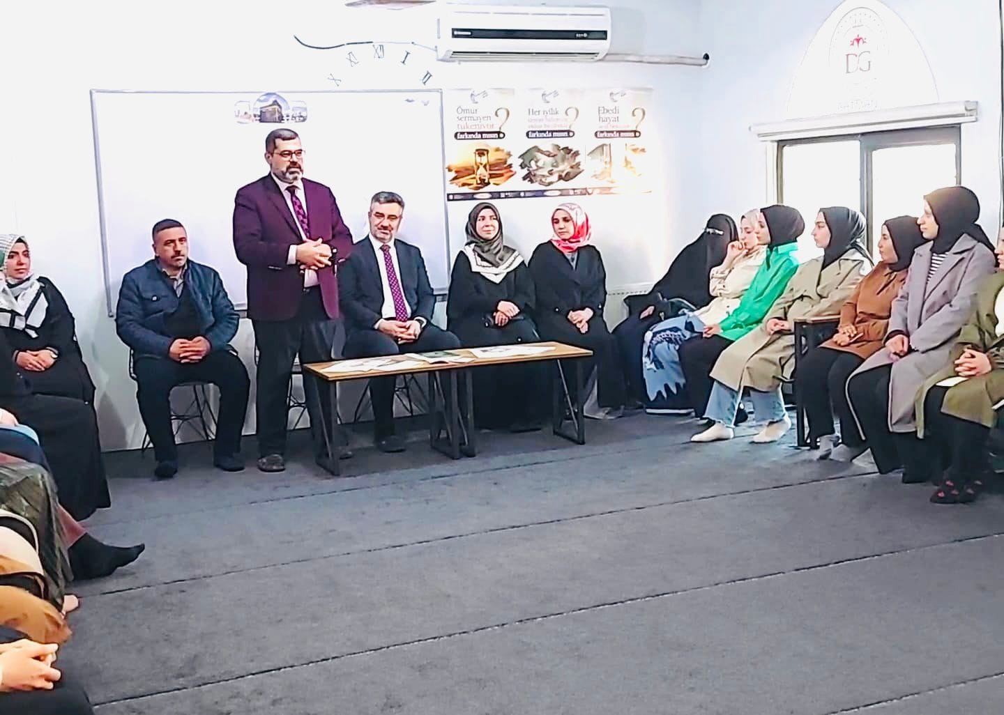 Erhan, Üniversite öğrencileri ile iftar programına katıldı