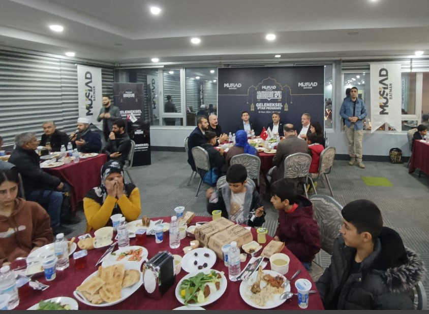 MÜSİAD Kimsesiz Çocuklar ve Yardıma Muhtaç Ailelerle İftarda Buluştu