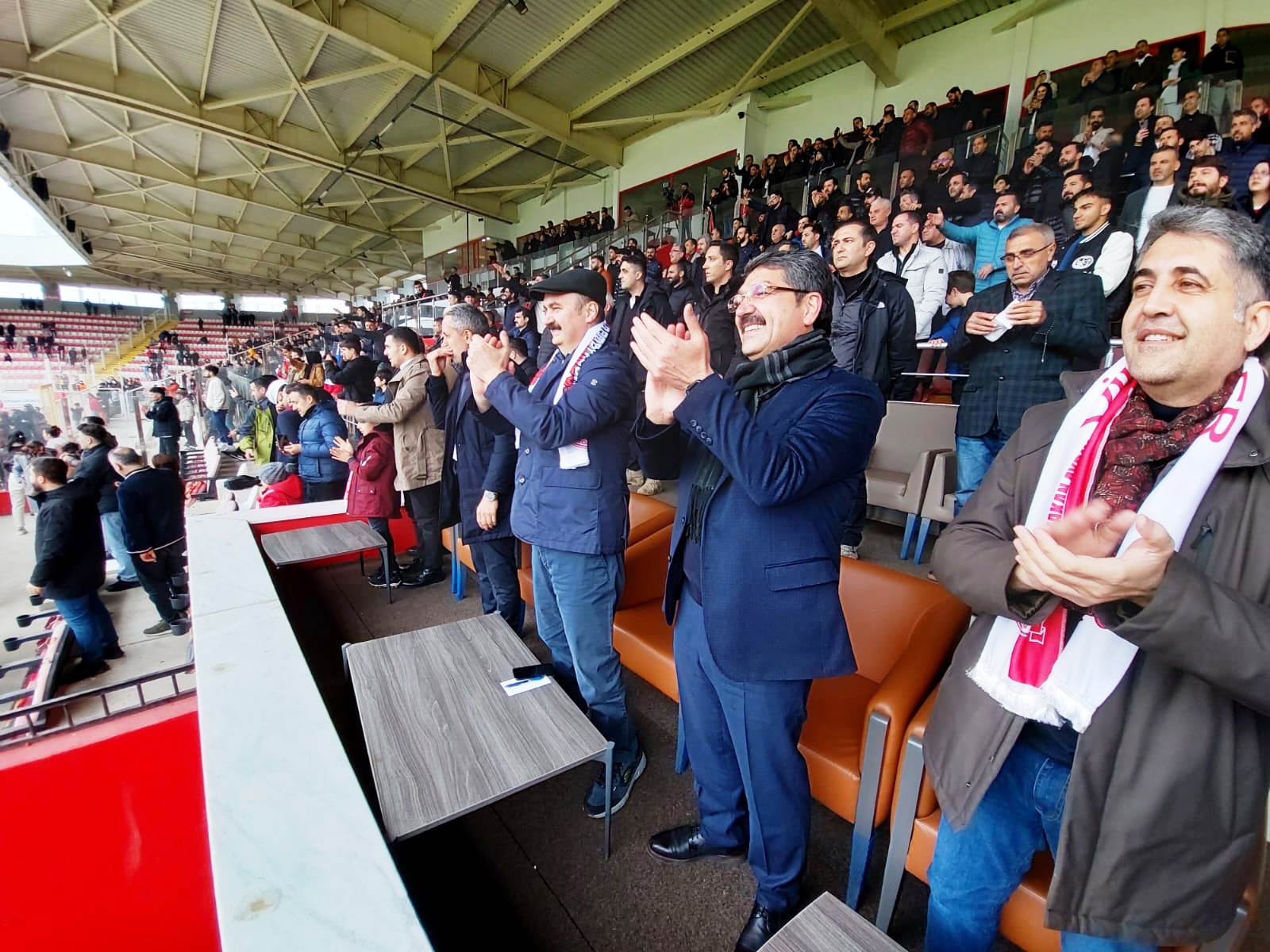 Nasıroğlu ve Ceylan Petrolspor’a destek verdi