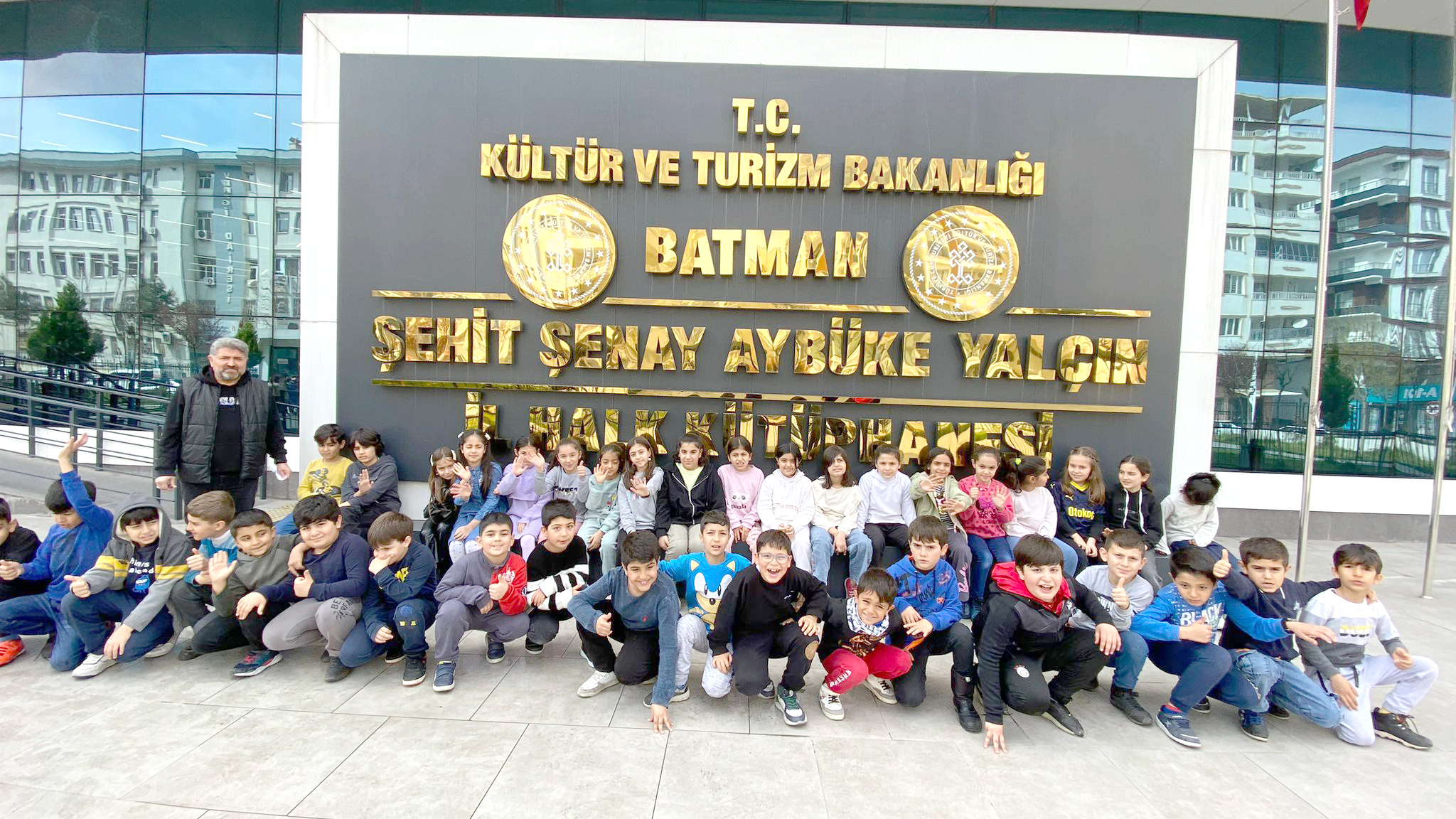 Minik Öğrenciler Kütüphanede