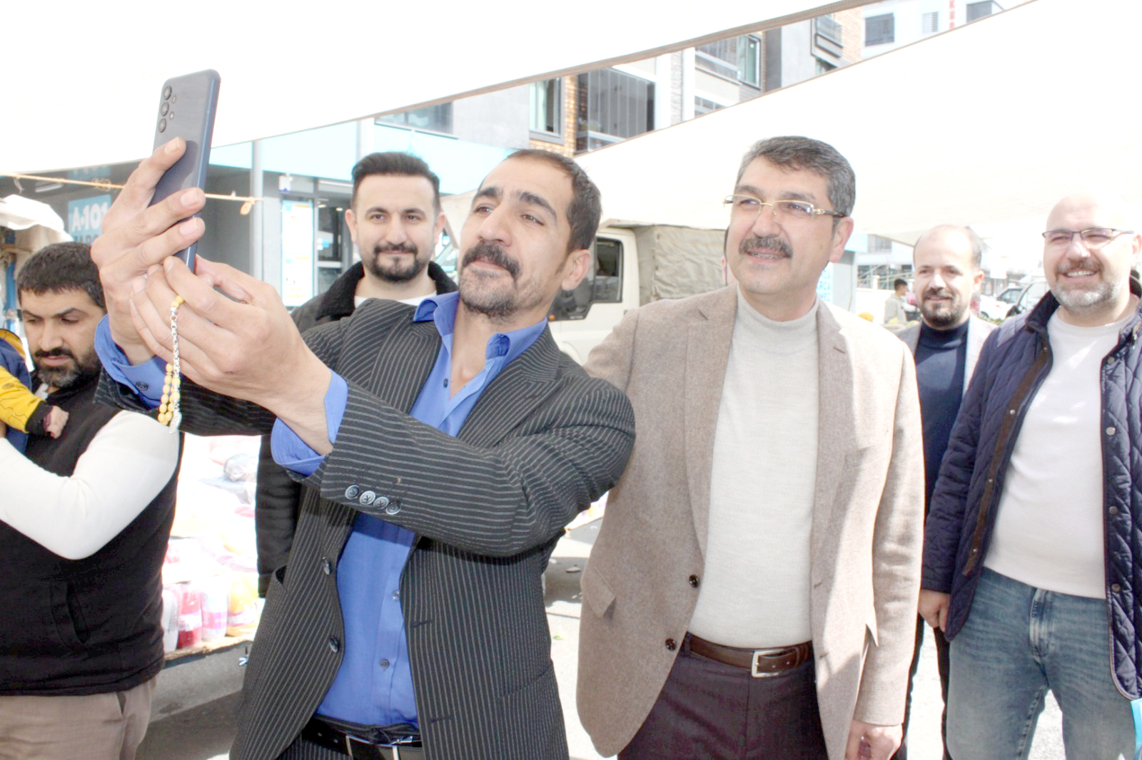 Pazar esnafını ziyaret ettiler