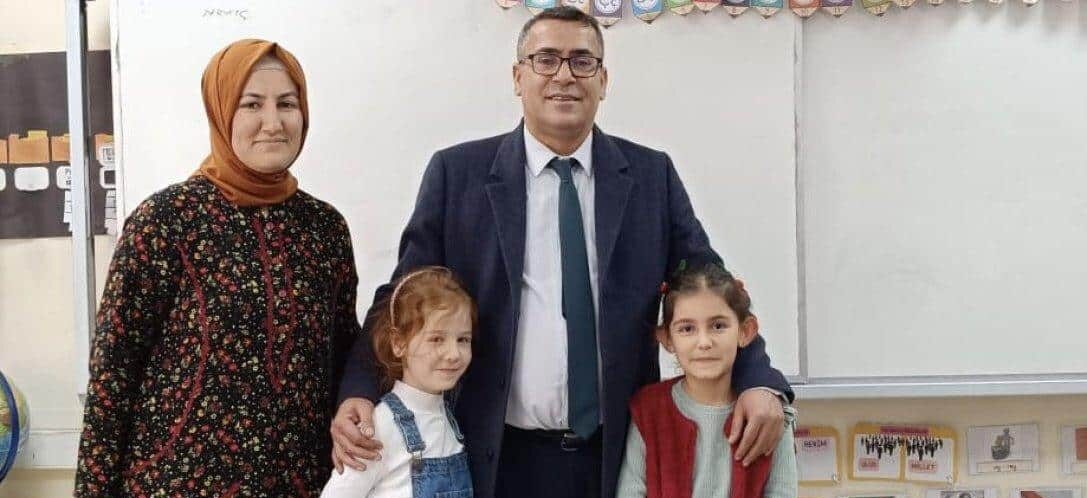 Başarılı öğrencileri ziyaret etti