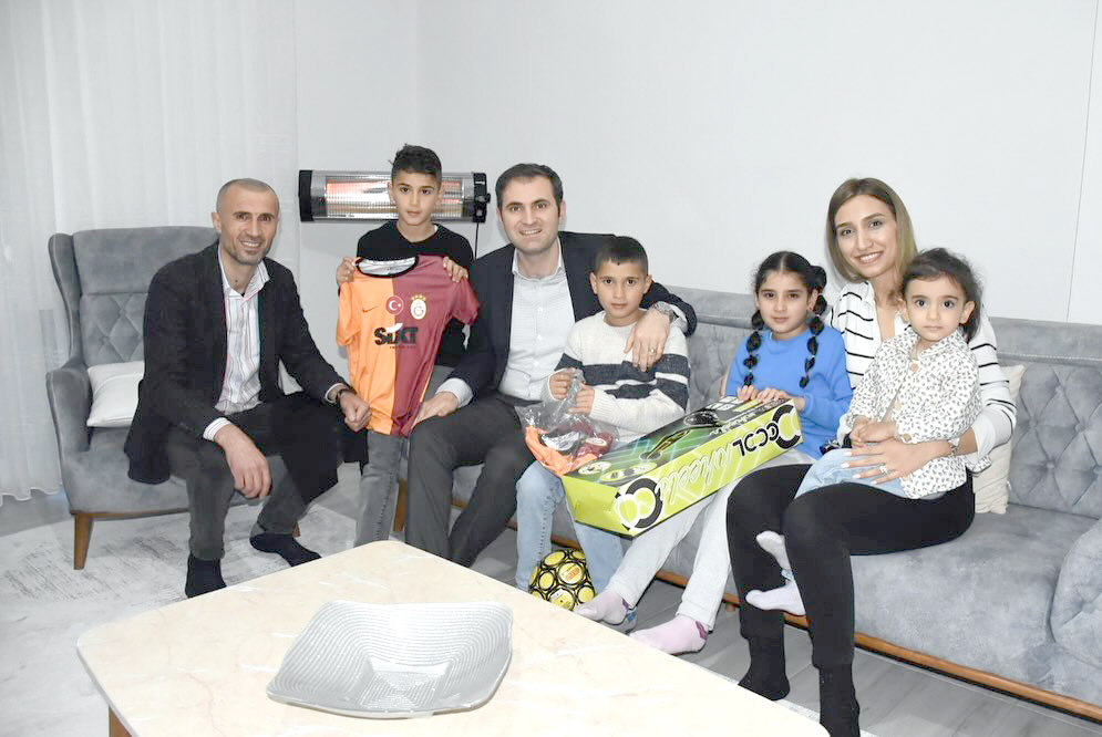 Yaşar ailesinin iftar sofrasına misafir oldu