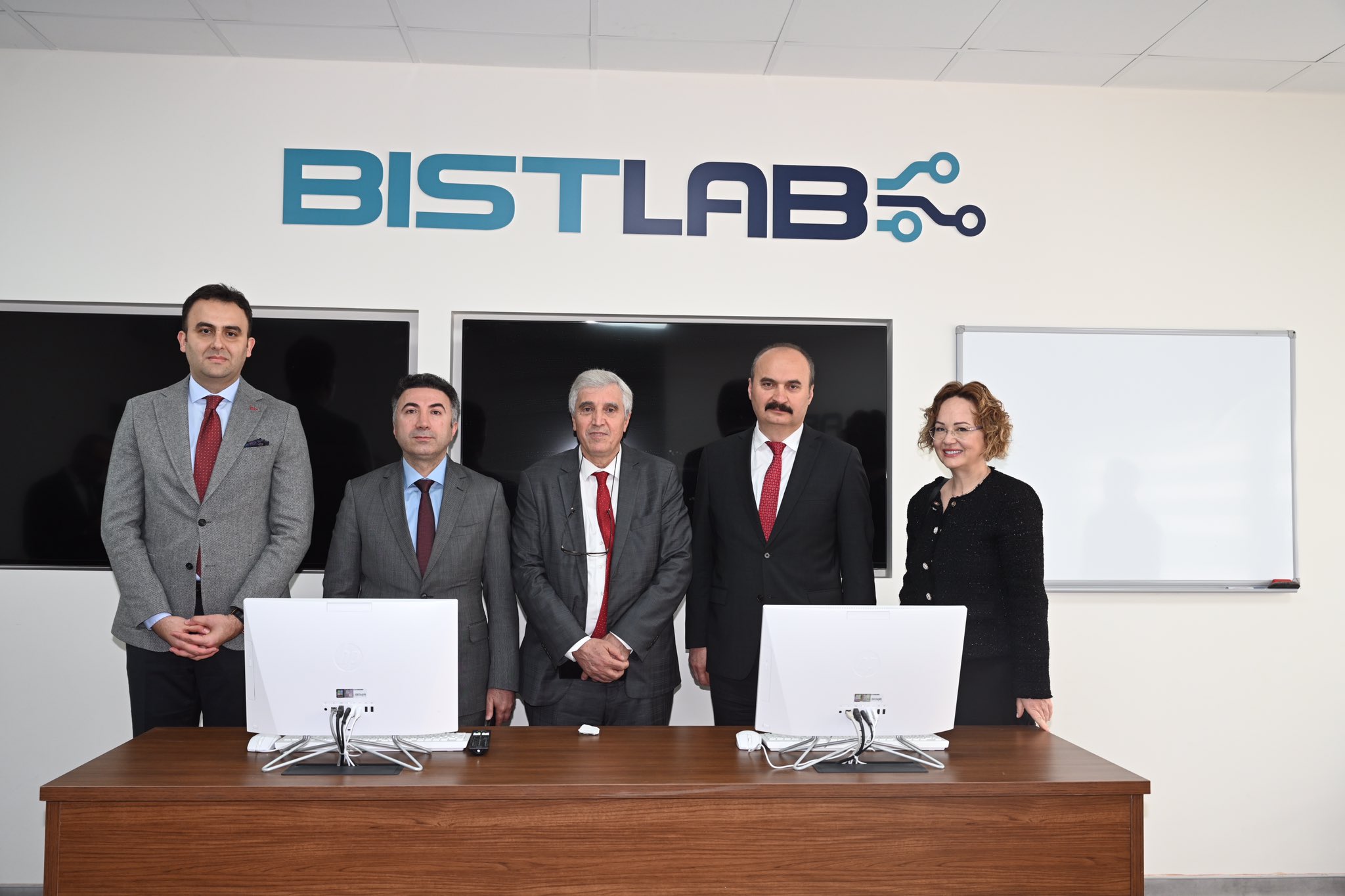 Vali Canalp Üniversitede panele katıldı