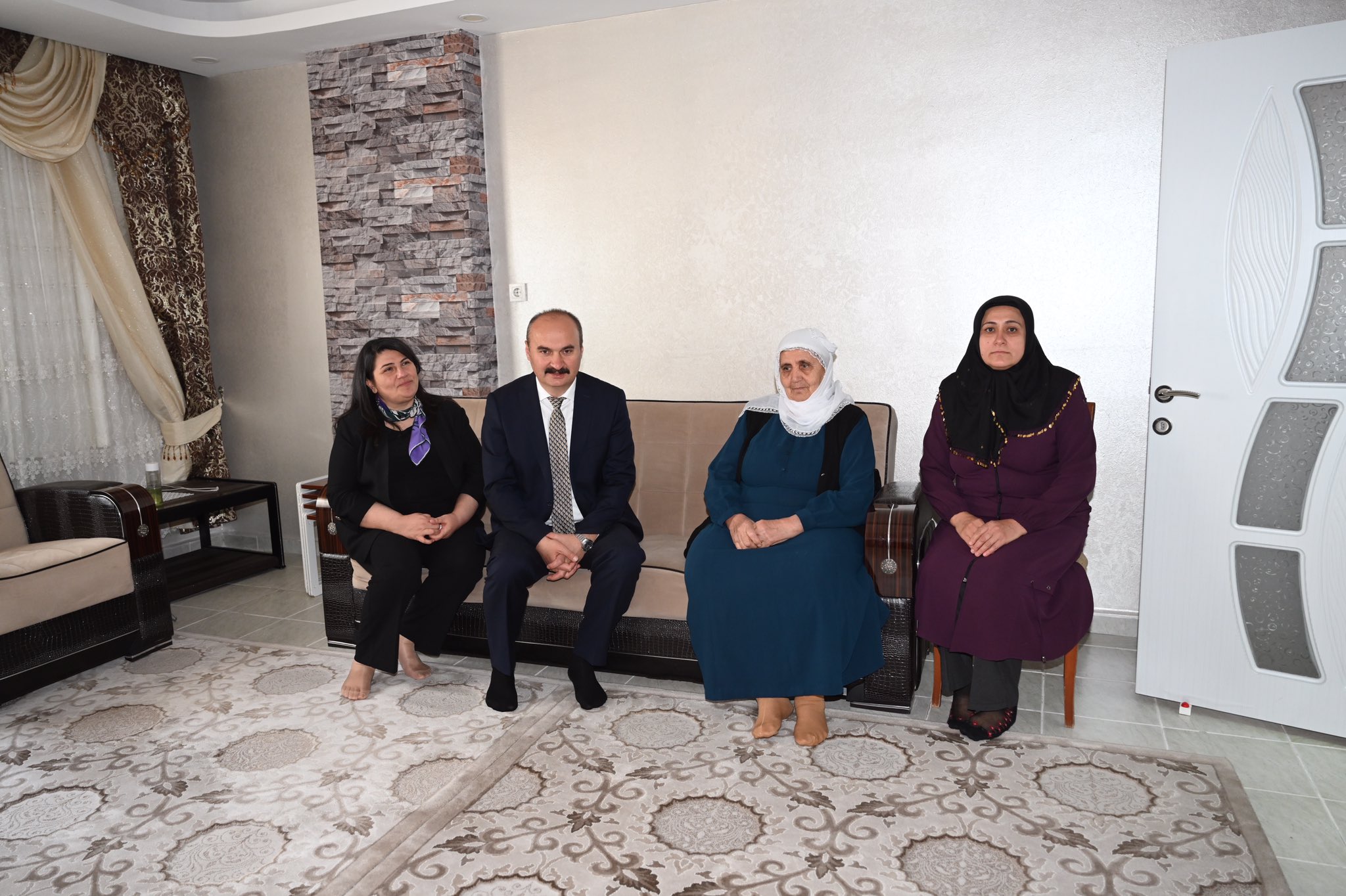 Canalp çiftinden Şehit annesine ziyaret