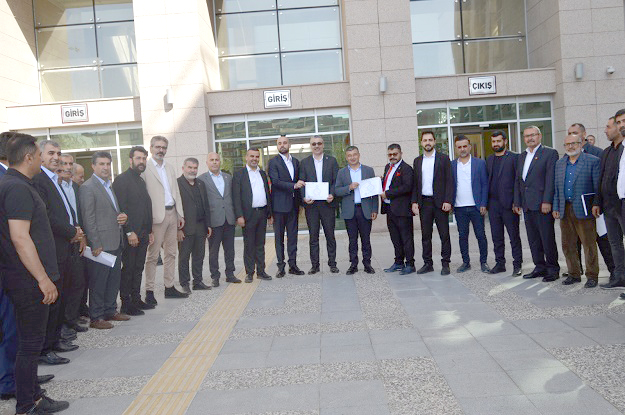 YRP‘li Belediye Başkanları mazbatalarını aldı