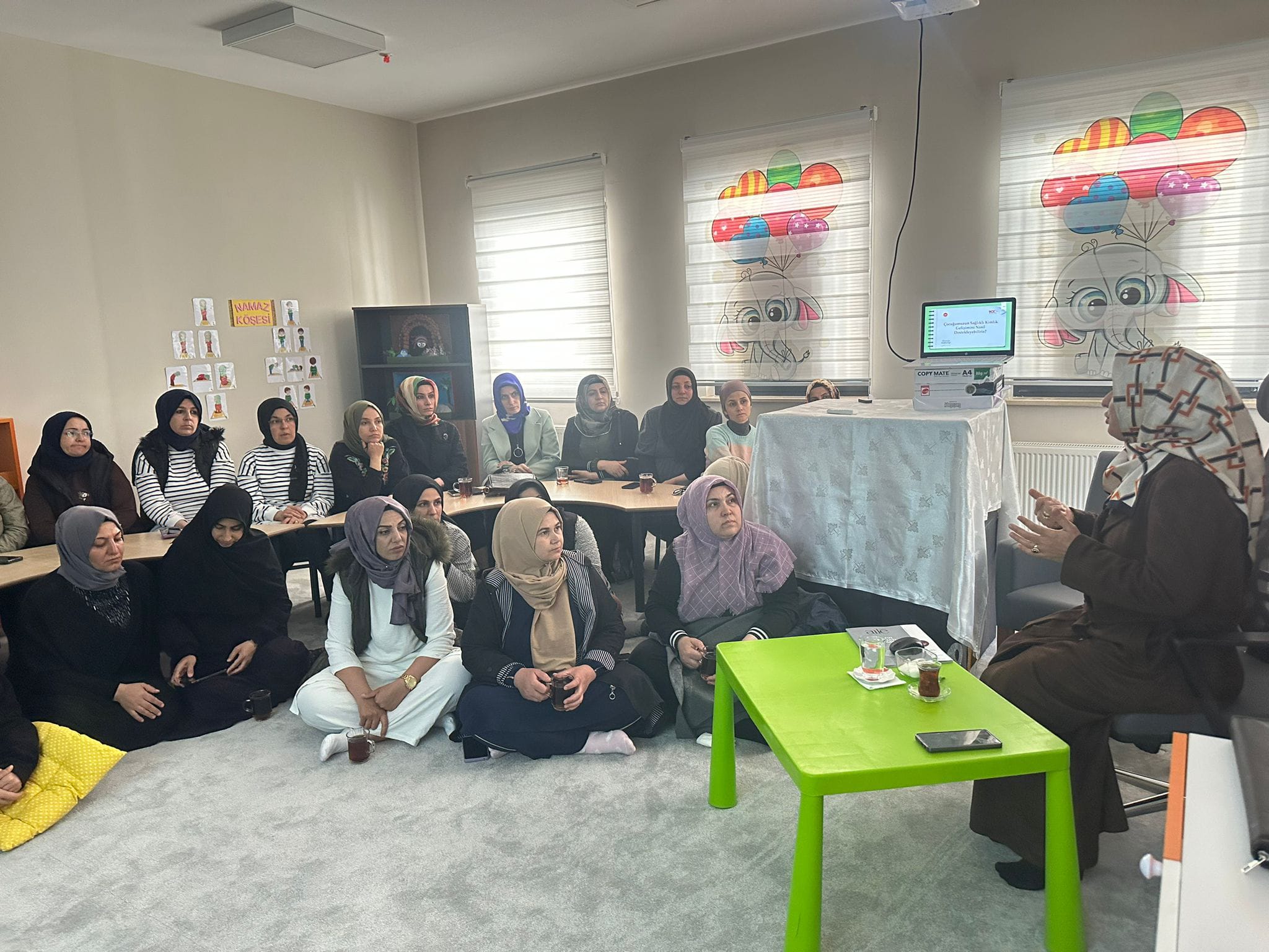 Aile Ahlakı, Çocuklarda Sağlıklı Kimlik Gelişimi seminer verildi