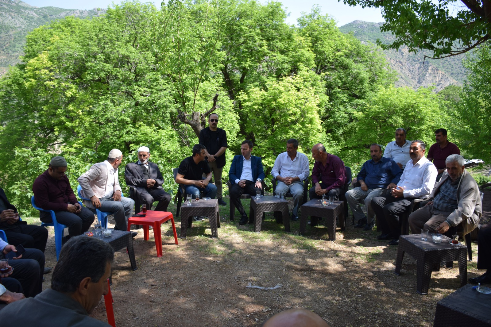 Alıçlı köyünde vatandaşlarla bir araya geldi