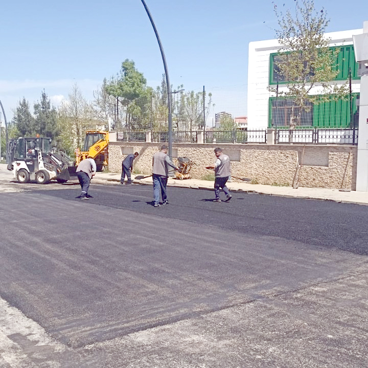 Deforme olan yollar yamalanıyor