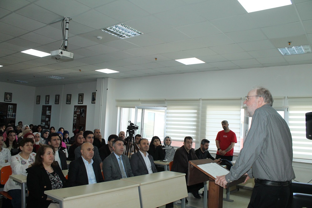 Doğal kaynakların çıkarılması ve sosyal sorunlar konferansı gerçekleşti