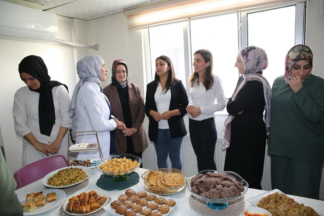Eş Başkan Sönük Kadın Kursiyerlerle bir araya geldi