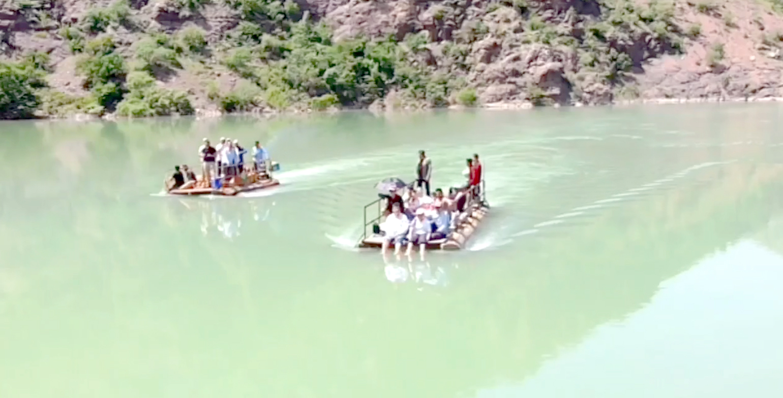 Garzan çayı üzerinde yöresel sallarla tekne turu yapıldı