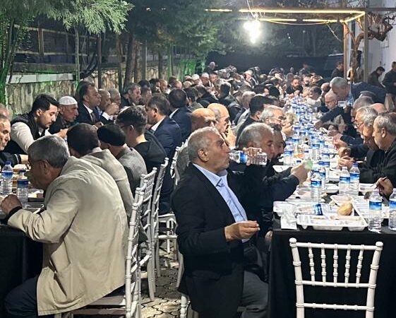 Hamidi ailesi dostları ile iftarda buluştu