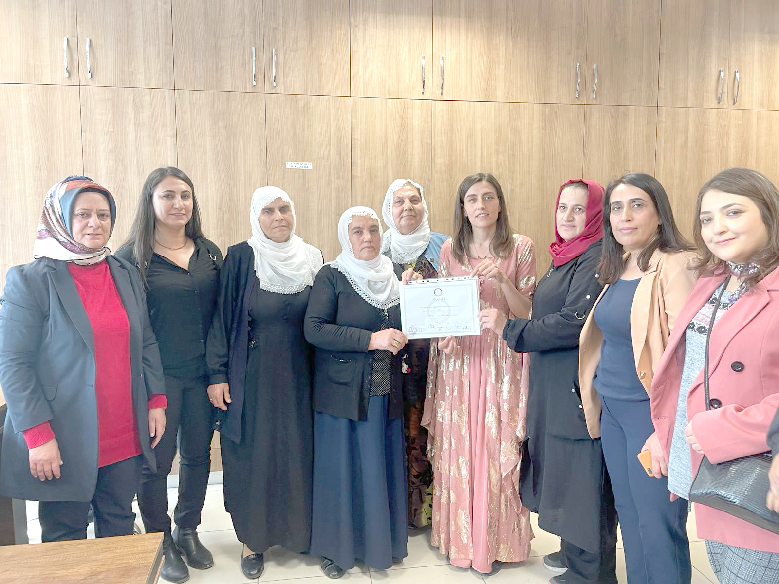 Gülistan Sönük mazbatasını aldı