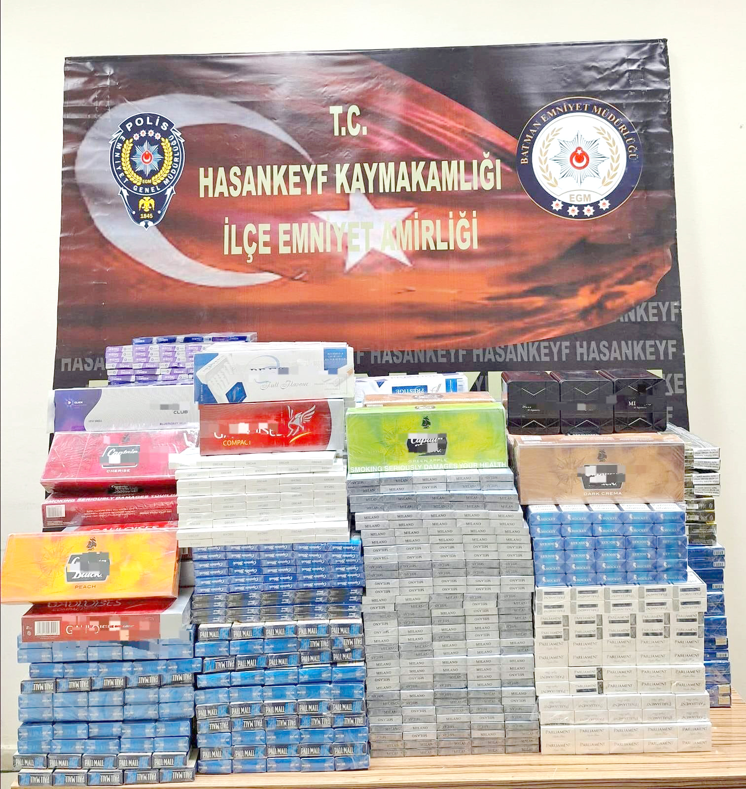 Kaçak sigara ve elektronik eşyalar ele geçirildi