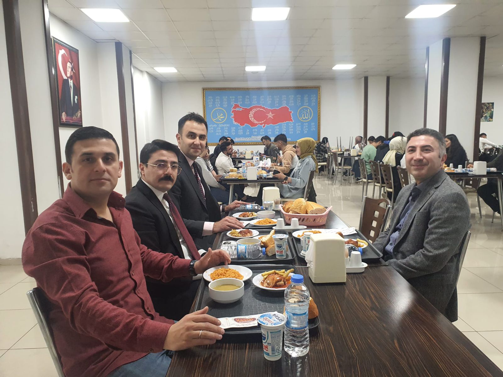 Vali Yardımcıları ve Hasankeyf Kaymakamı Üniversitede iftar yemeğine katıldı