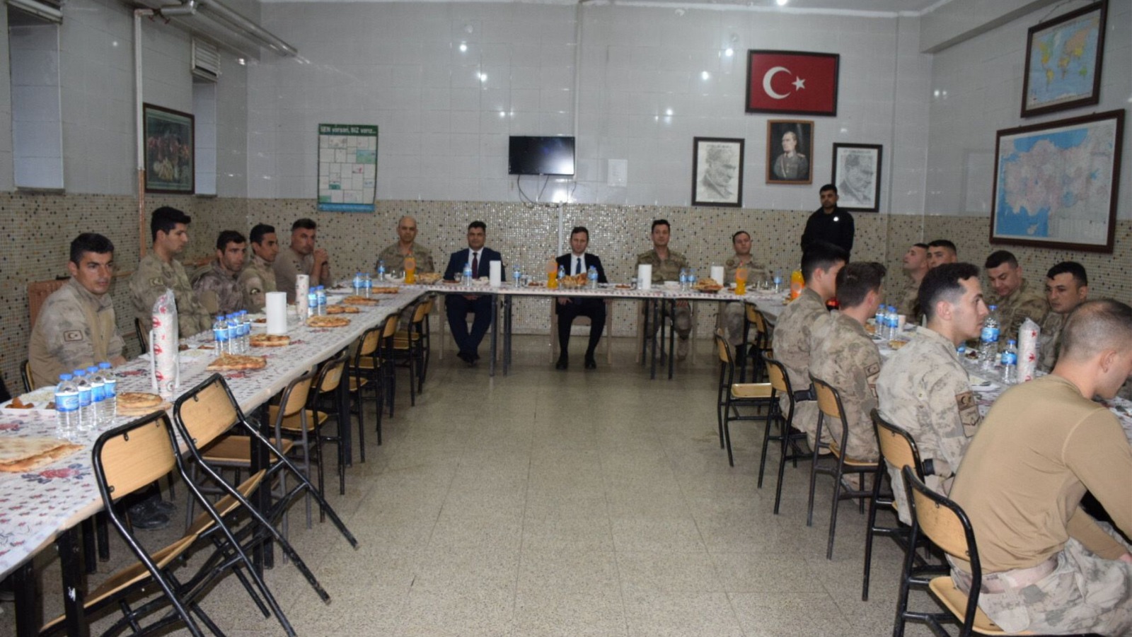 Gümüşörgü Jandarma personelleri ile birlikte iftar yaptı