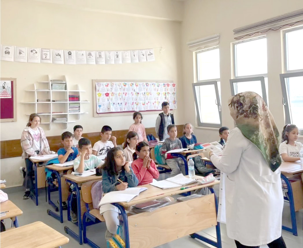 Öğrencilere el hijyeni eğitimi