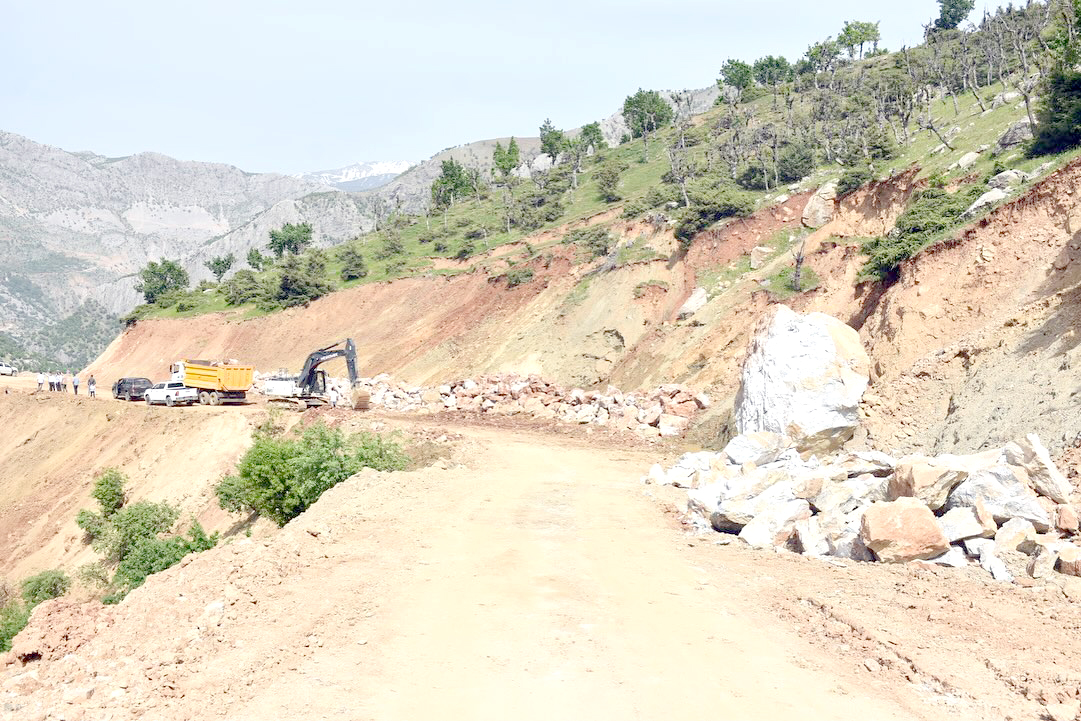 Kaşyayla ve İncesu Köy Ziyaretlerinde yapımı süren yol çalışmalarını yerinde inceledi