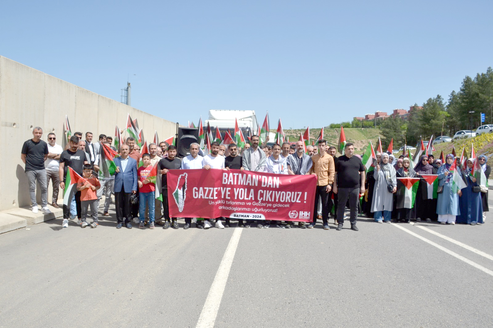 Batman İHH,  4 tır dolusu yardımı Gazze’ye gönderdi